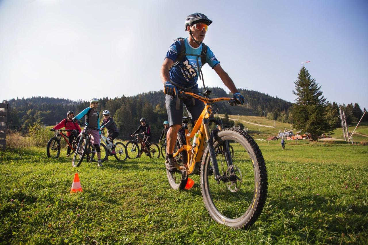 Place Royale Pour 10 A 12 Personnes A 30 Met Des Pistes De Ski Et Vtt Метаб'єф Екстер'єр фото