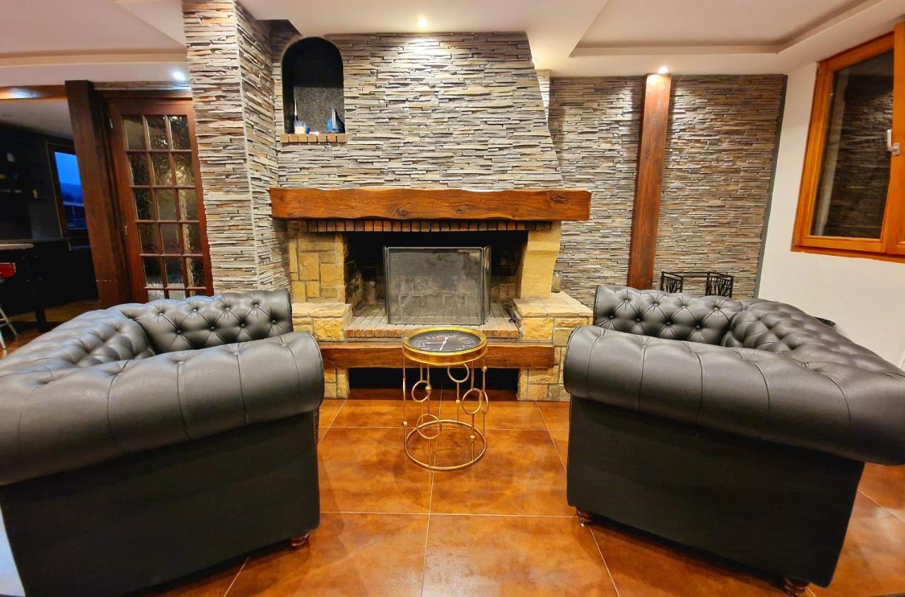 Place Royale Pour 10 A 12 Personnes A 30 Met Des Pistes De Ski Et Vtt Метаб'єф Екстер'єр фото